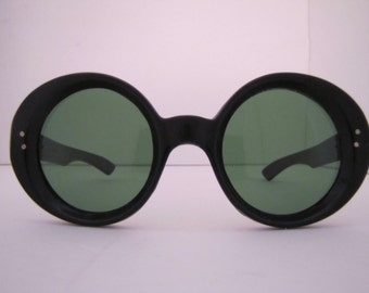 Vintage 1960s Sabra Round Sunglasses