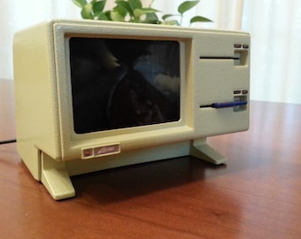 Apple Lisa Raspberry Pi case with working screen and SD card reader
