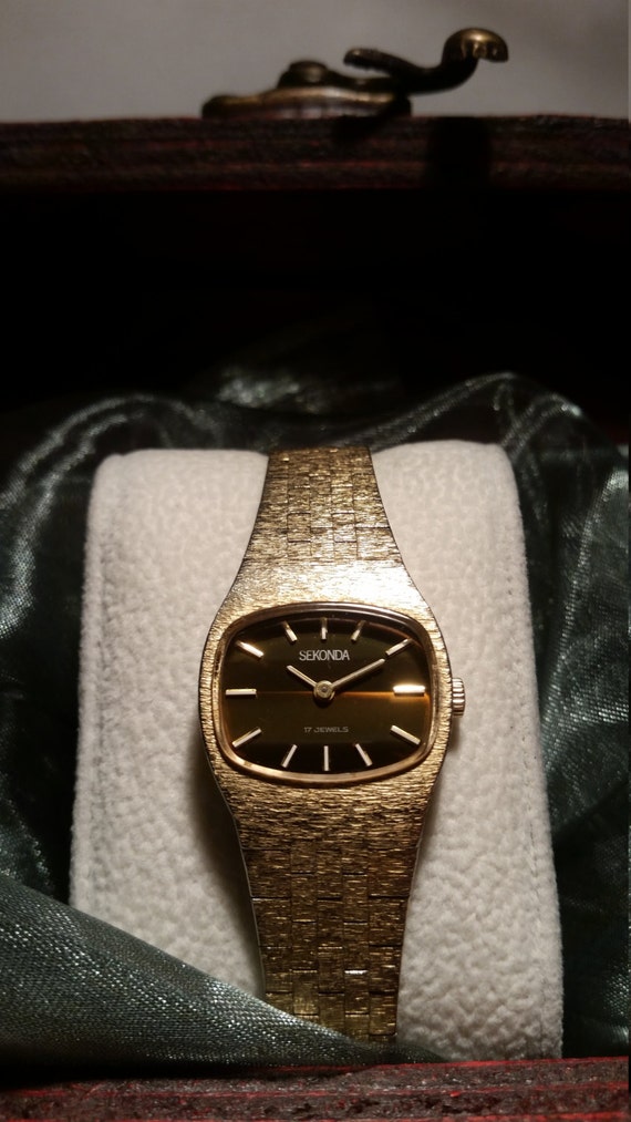 Retro Ladies Watch - Gold Plated Sekonda Watch with Square Face and in Vintage Presentation Box.