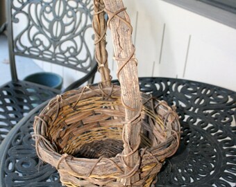 Primitive Grapevine Basket//Rustic Basket//Gathering Basket//Home Decor//Vintage Grapevine Basket