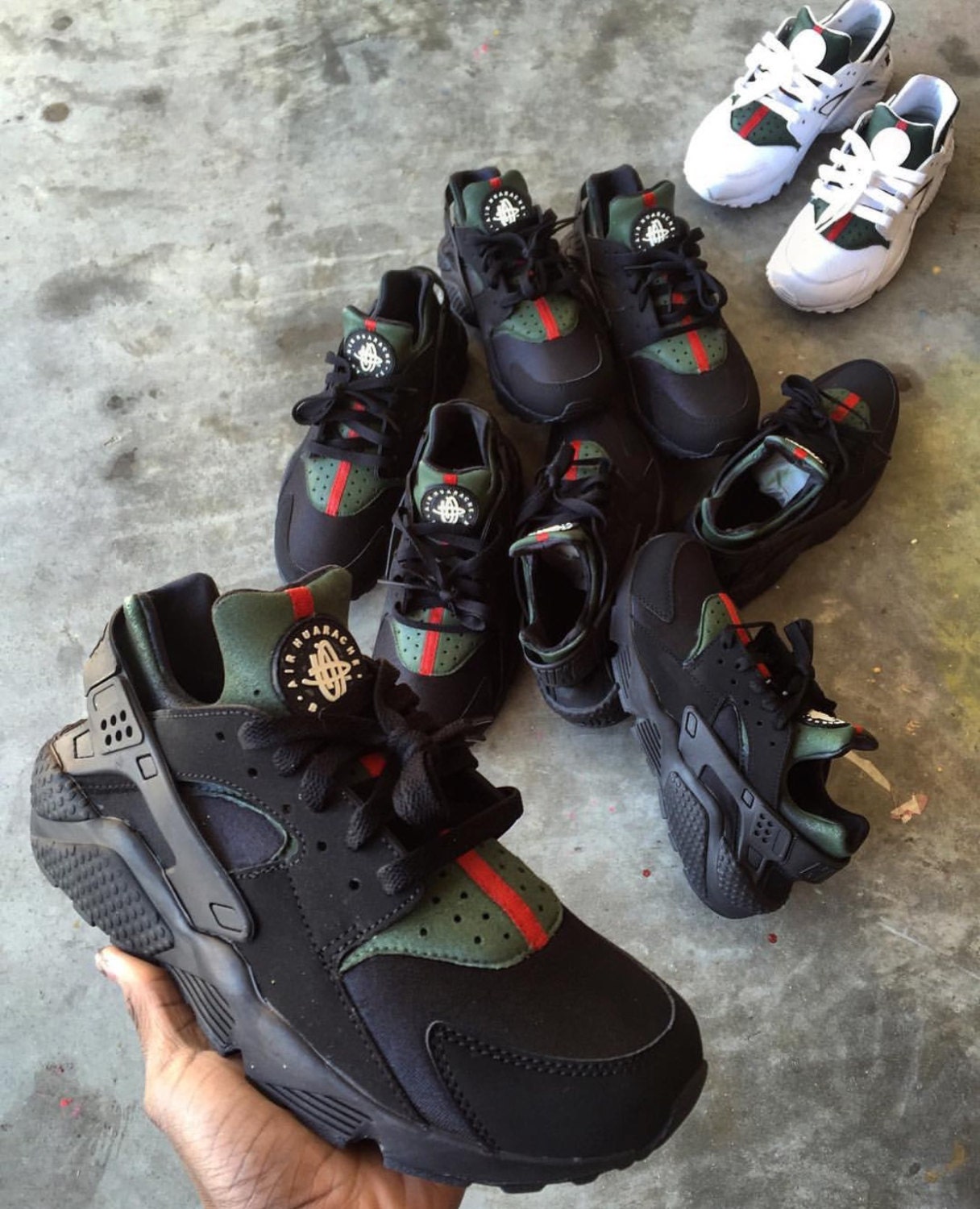 blackout huaraches