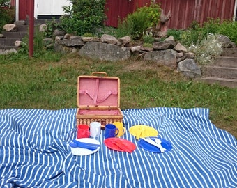Vintage picnic basket with colorful plastic lids and and a wonderful retro fabric 1980's style to play and picnic