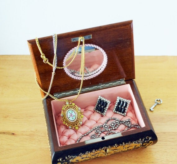 Lovely Little Locking Wooden Dresser Box with Original Key