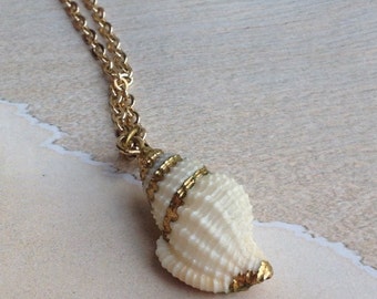 Vintage 1970s Gilded Shell Pendant