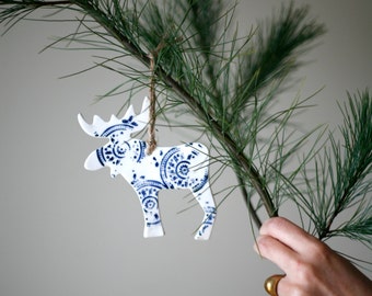 Porcelain Moose ornament / artetmanufacture/ Orignal en porcelaine