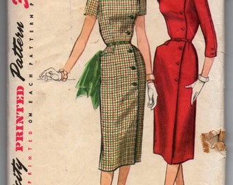 1950's Simplicity Dress with Sweetheart Neckline and Side Button detail Pattern - Bust 35" - No. 1685