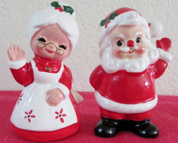 Vintage Christmas Mr and Mrs Santa Claus Salt and Pepper