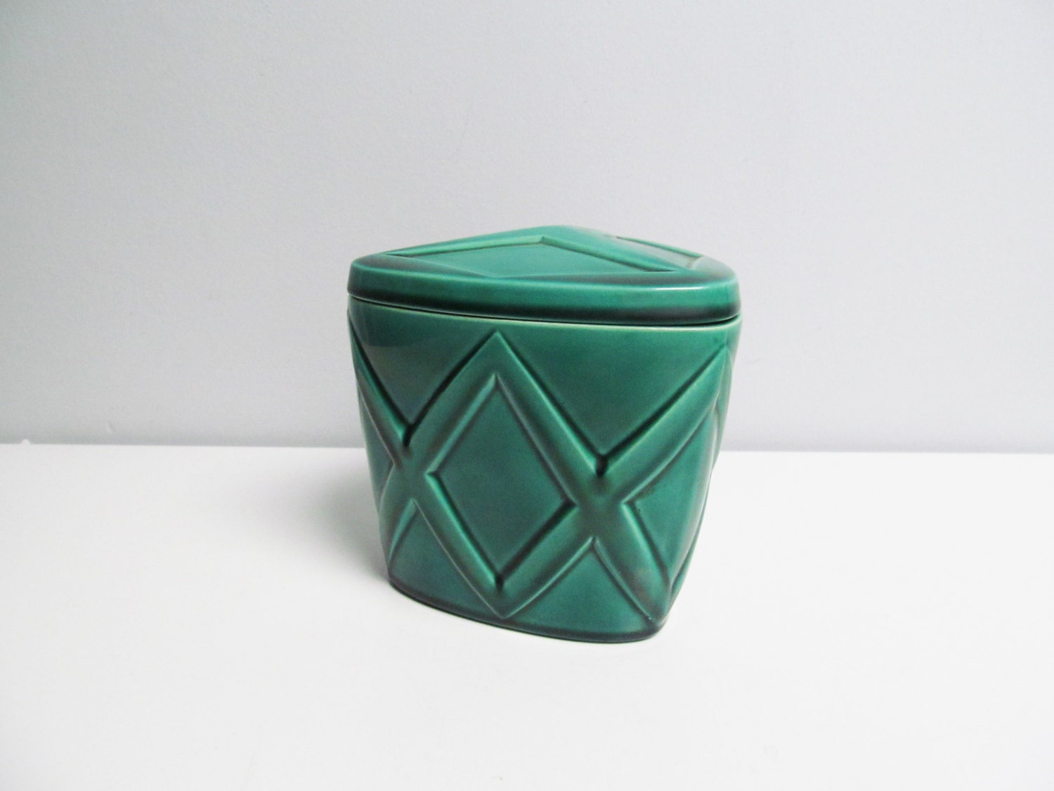 vintage art deco style ceramic triangle box with lid cookie vintage art deco style ceramic triangle box with lid cookie