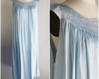 Vintage 1960s Blue Nightgown / 60s 70s Babydoll Nightie / Embroidered Slip / Vintage Lingerie / 1960s 1970s Sleepwear