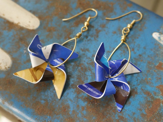 Medium Pinwheel earrings - upcycled gift cards
