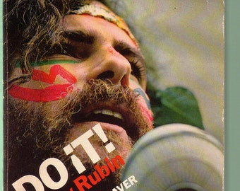 DO iT! by Jerry Rubin. Introduction by Eldridge Cleaver. 1960's Free Speech, Panthers, Yippee Hippie's. Revolution! Good Used Condition.