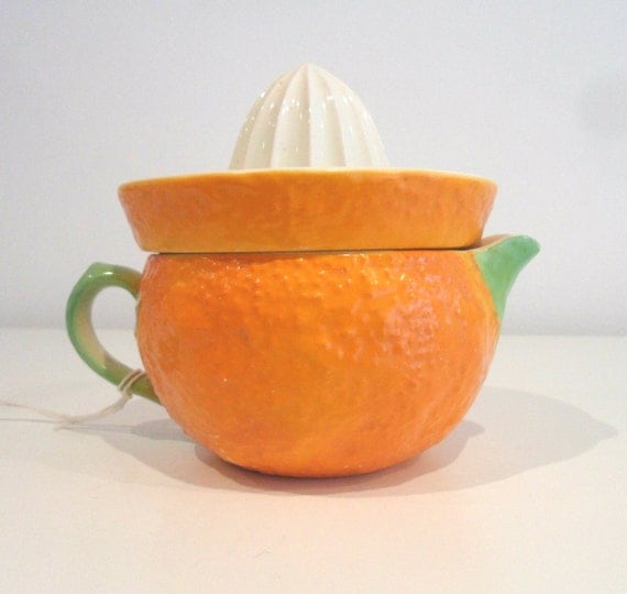 Lovely vintage novelty orange/lemon squeezer and jug in the