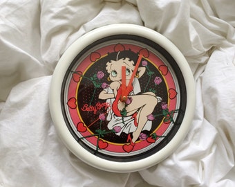 vintage betty boop clock / white / plastic / graphic / hearts / roses / cartoon / novelty / 90s