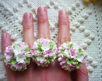 Flower ring Bridesmaid ring Floral statement ring Blossom Engagement ring Green ring Pink ring White Clay ring Wedding ring Boho jewelry