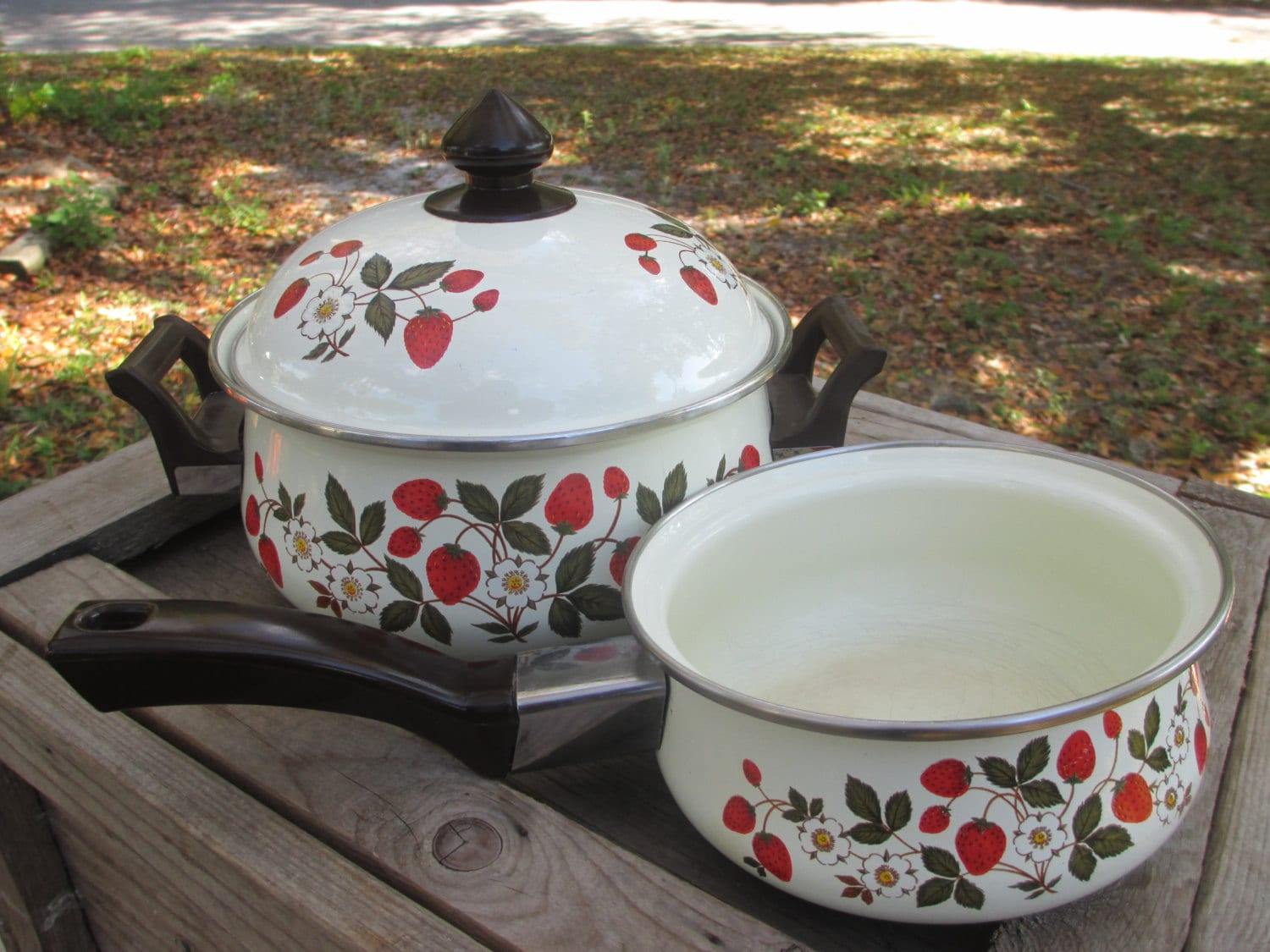 sheffield strawberries and cream enamel stew pot sauce pan
