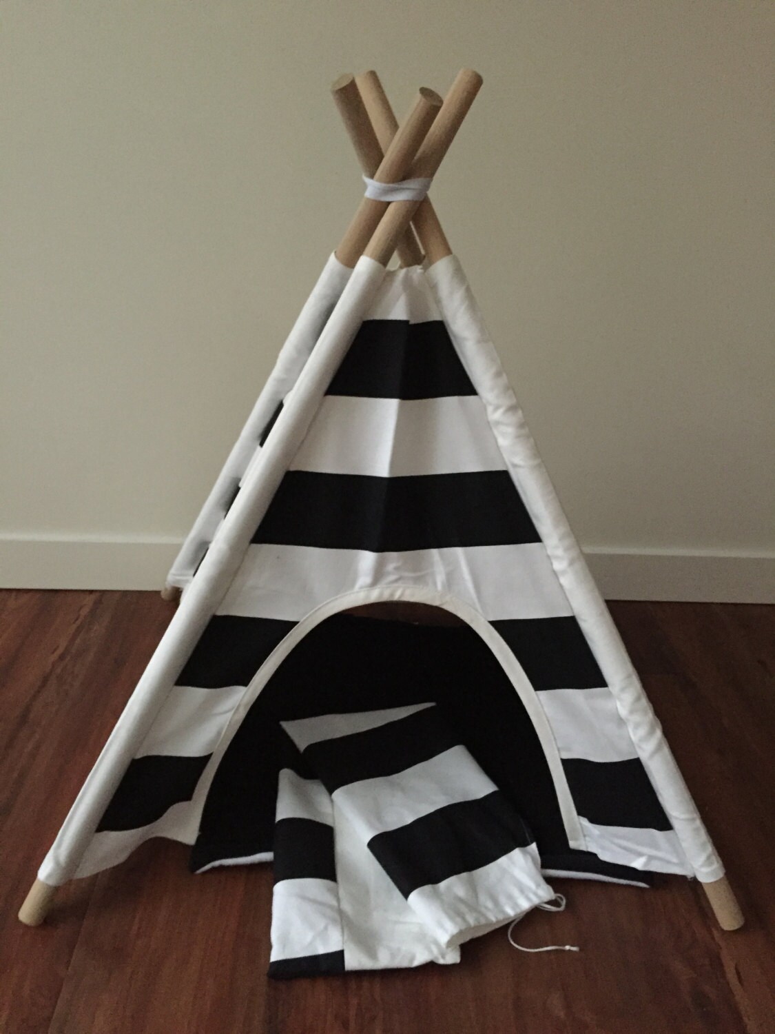 DOG TEEPEE / CAT Tipi / Pet Tent Bed Ready Made or Custom