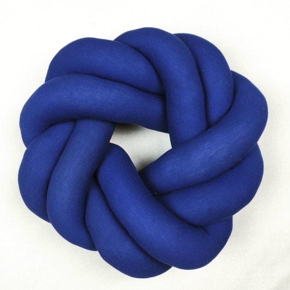 knot cushion