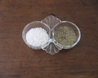 1950's Glass French Vintage Fleur de Sel Poivre Salt and Pepper Cellar / Condiment / Saleron en Verre Moulé