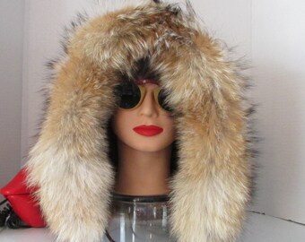 Superbe capuchon de fourrure de vison joliment garni de fourrure de renard \Superbe mink fur hood trim with prairie fox fur