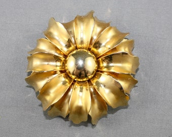 CLEARANCE Vintage Flower Power Floral Gold Tone Brooch Mod