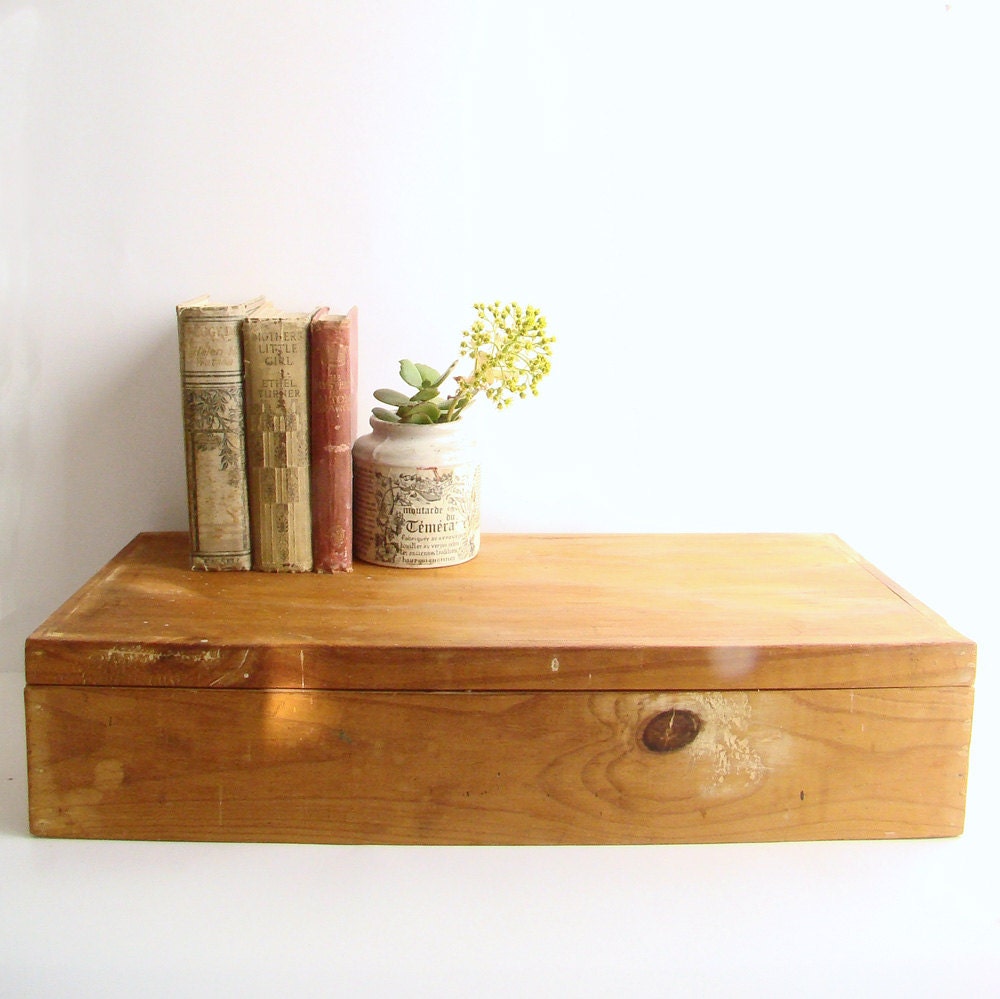 Old Pine Storage Box, Rustic Home Decor, Wooden Box with Lid, Large