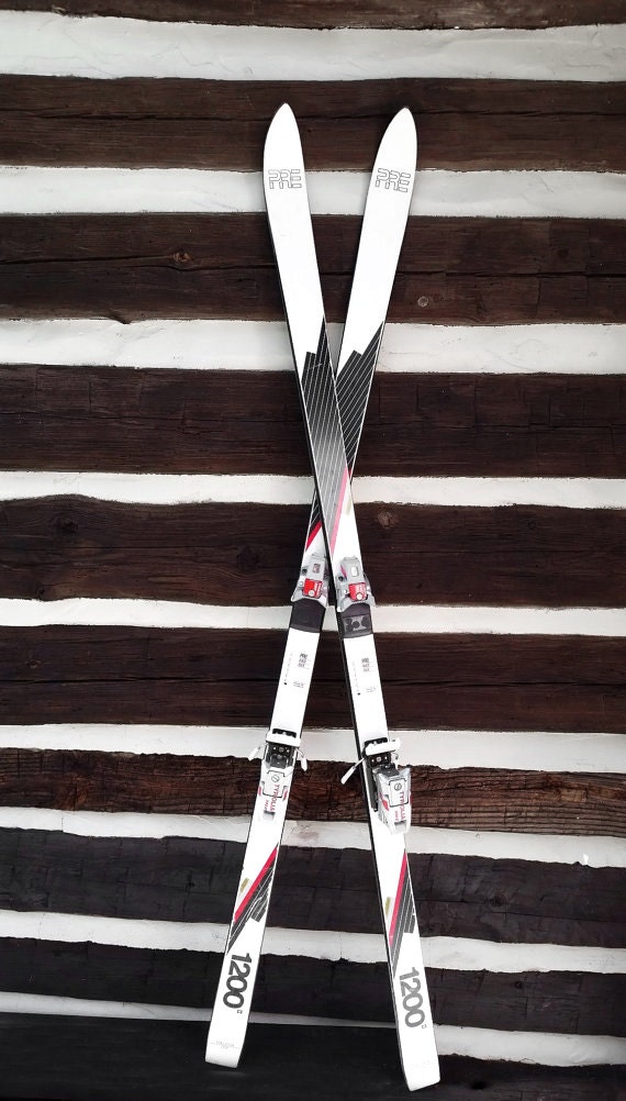 Vintage Snow Skis 25