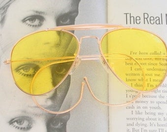 1980s AVIATOR Sunglasses. aviator. yellow. tint. retro. shades. sunglasses. womens. rad. boho. urban. hipster. indie. hippie. twiggy. unisex