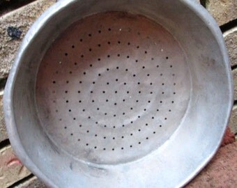 Aluminum strainer drainer round dish pan Vintage kitchen cooking metal retro farmhouse country cottage cook storage decor