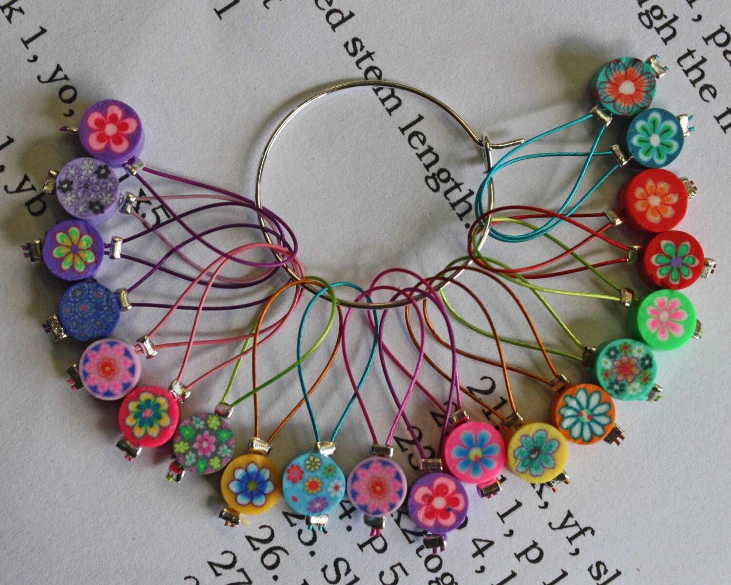 20 Knitting stitch markers round flowers