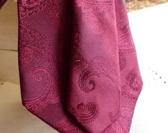 PRONTO-UOMO Designer 100% Silk Tie. Vintage Clasical Burgundy Tie