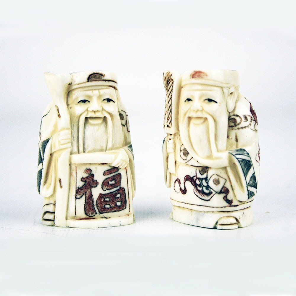 Two Japanese Carved Bone Netsuke Figurines