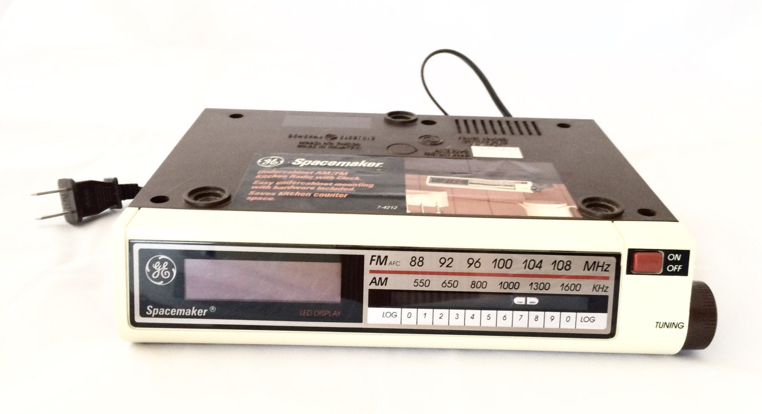 Vintage GE Spacemaker AM/FM Kitchen radio with