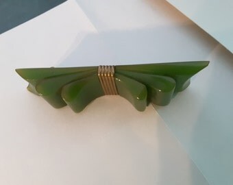 Vintage bakelite, green coloured, bow, bow brooch, bakelite pin, 1930s