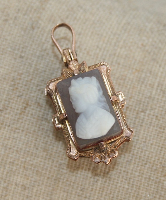 14K Gold & Banded Agate Cameo Locket