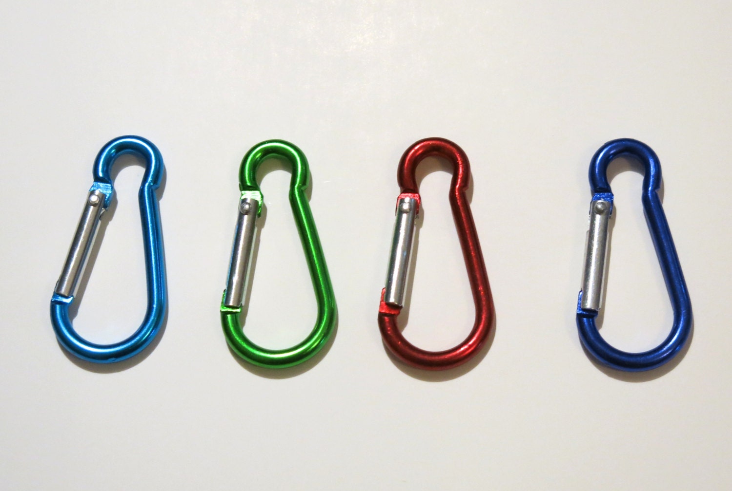 BULK 30pc carabiner clipons in 4 colors BC755B