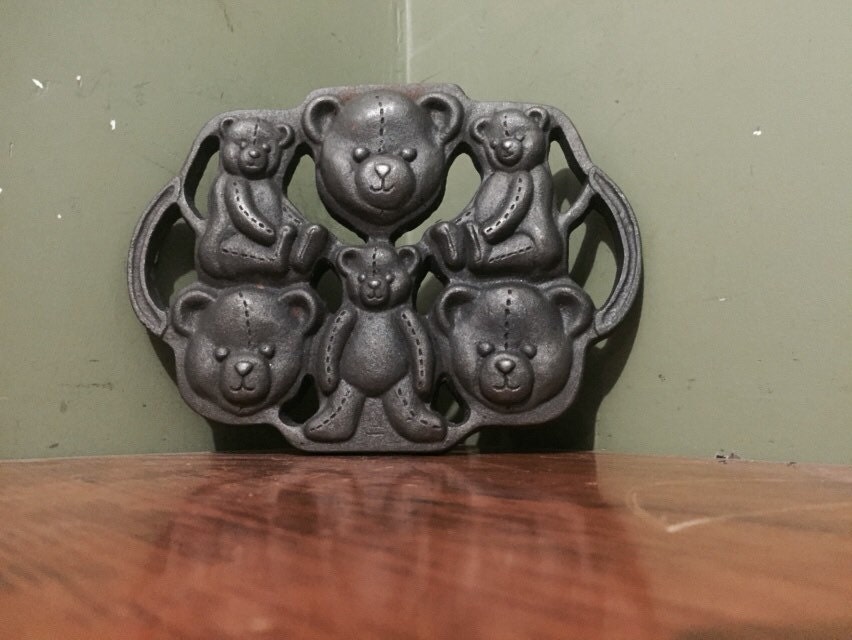 cast iron teddy bear mold