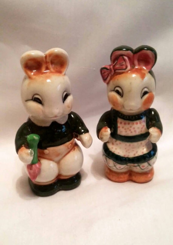 Rabbit salt and pepper shakers