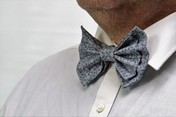Items similar to Grey Polka Dot Bow Tie on Etsy