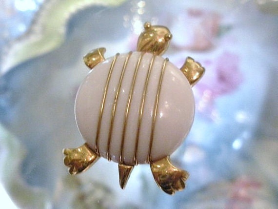 Vintage Crown Trifari Brooch Turtle Tortoise Mid Century 1960s 60s White and Gold Striped Classy Fun Retro Critter Jewelry Animal