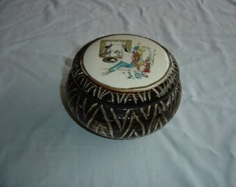 Joli boite en céramique. Bonbonnière. Boite à bijoux. Vintage . France
