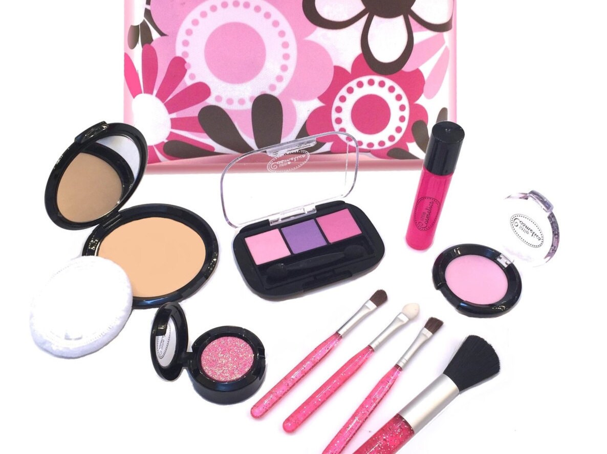 Essential Pretend Makeup Set
