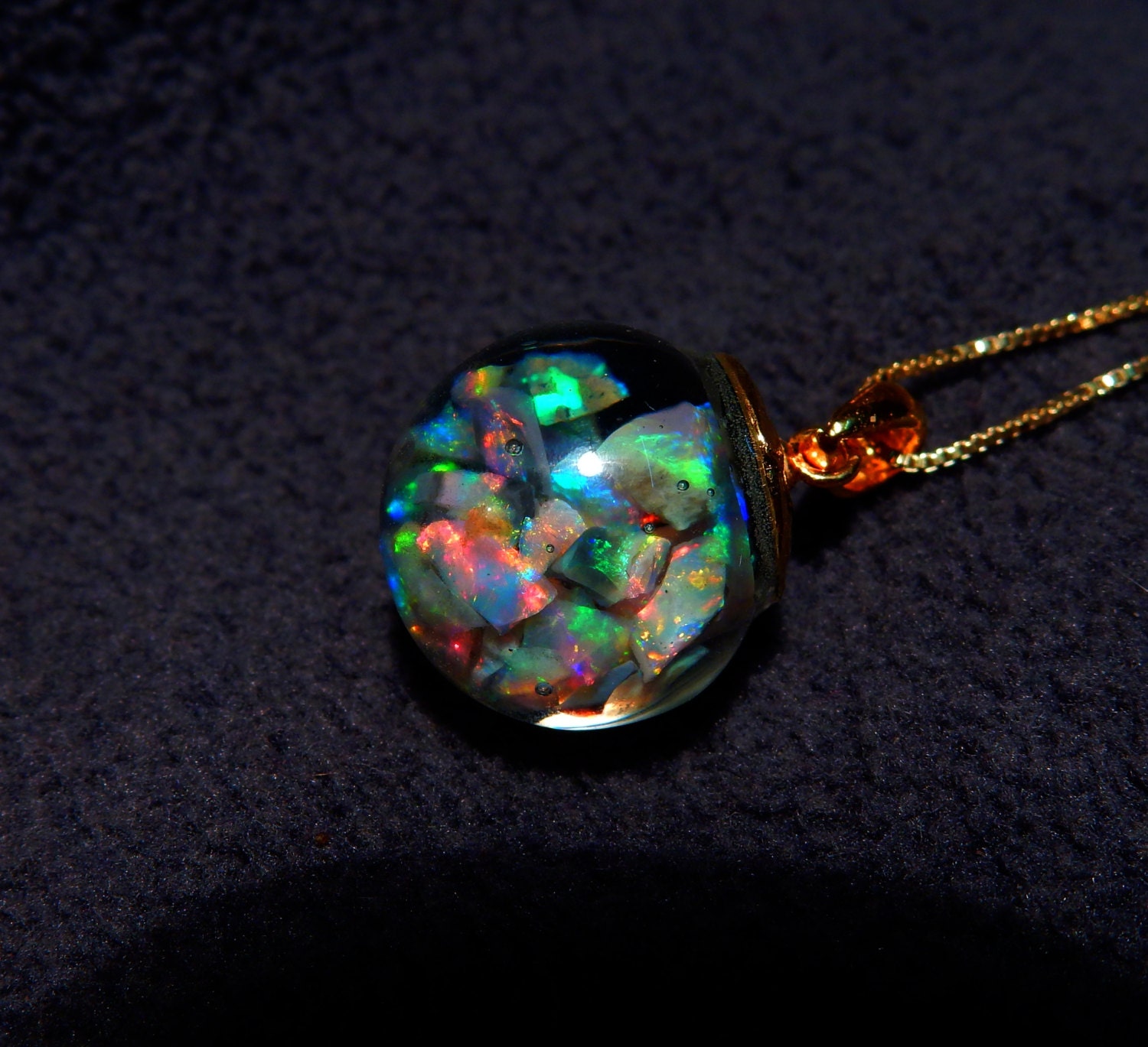Floating Opal Pendant Necklace with 4 carats Mintabie Black