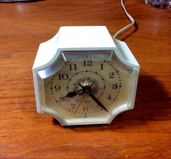 General Electric GE Alarm Clock Vintage Table Night Stand