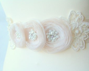 Bridal ivory sash, Floral sash, Beige flowers sash Flowers sash wedding Pearls sash, Romantic wedding accessories Lace