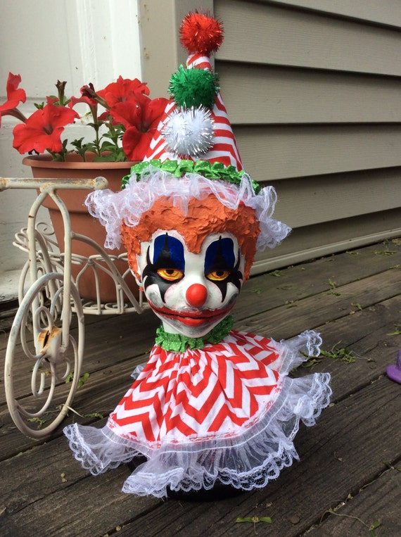 Clown evil wicked creepy horror statue