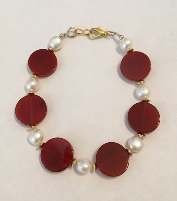 Carnelian and freshwater pearl bracelet