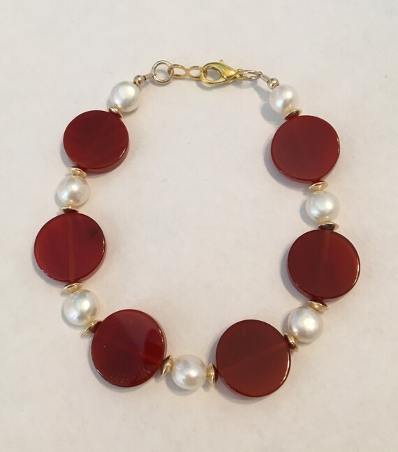 Carnelian and freshwater pearl bracelet