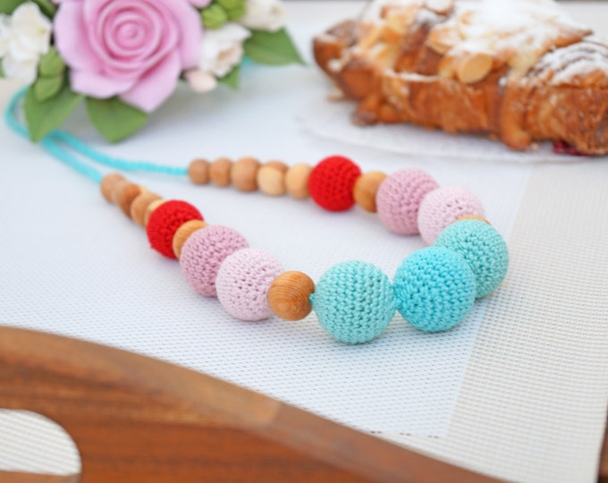 Nursing necklace / Teething necklace / Breastfeeding necklace - Strawberry capcakes