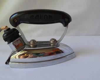 Iron vintage Calor / 1950 / small iron travel iron / metal and bakelite / retro decoration / household kitchen.