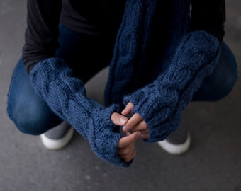 Fingerless Gloves in Navy Blue / Arm Warmers / Fingerless Mittens